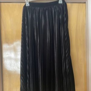 Black velvet maxi skirt.